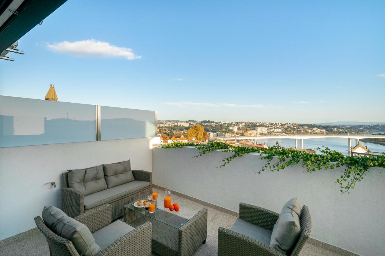 Whome Riverside View Premium Apartment W/ Ac & Terrace Porto Exteriér fotografie
