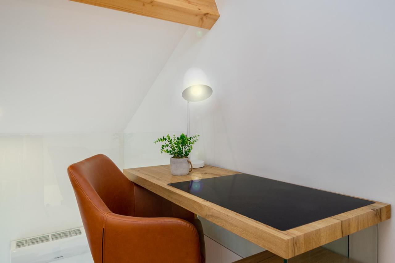 Whome Riverside View Premium Apartment W/ Ac & Terrace Porto Exteriér fotografie