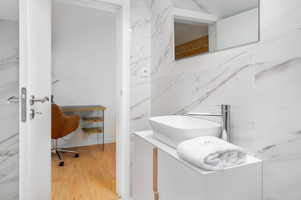 Whome Riverside View Premium Apartment W/ Ac & Terrace Porto Exteriér fotografie